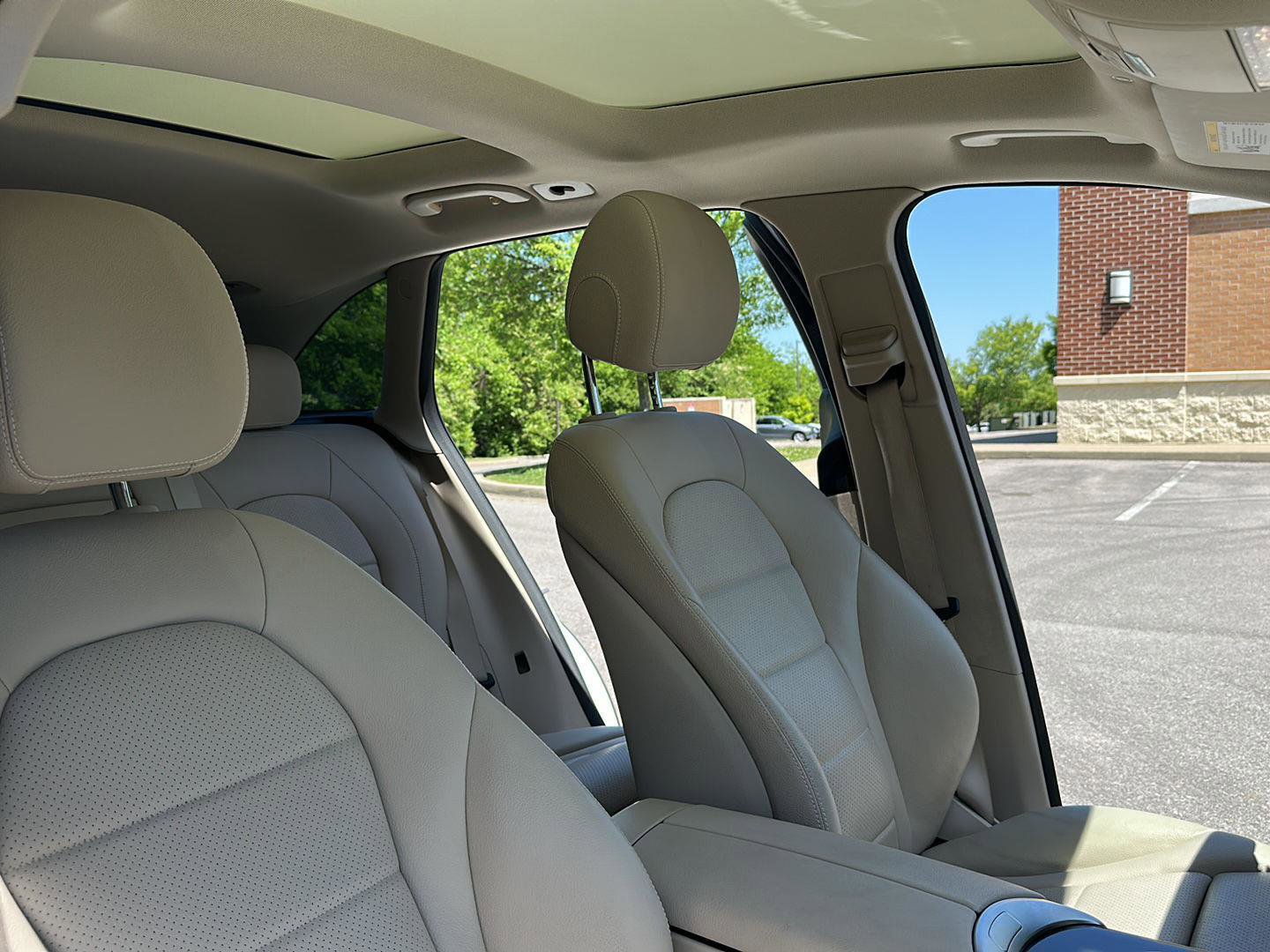 Used 2021 Mercedes-Benz GLC 300 4MATIC image 35