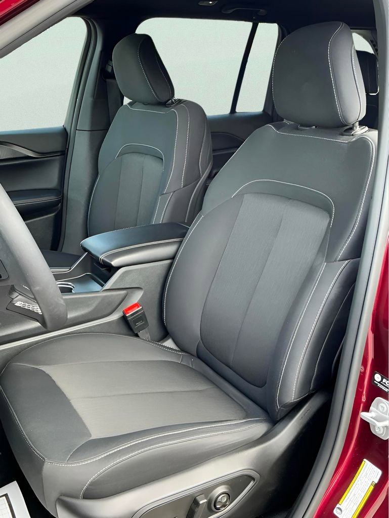 Used 2025 Jeep Grand Cherokee Laredo w/ Trailer Tow Package image 30