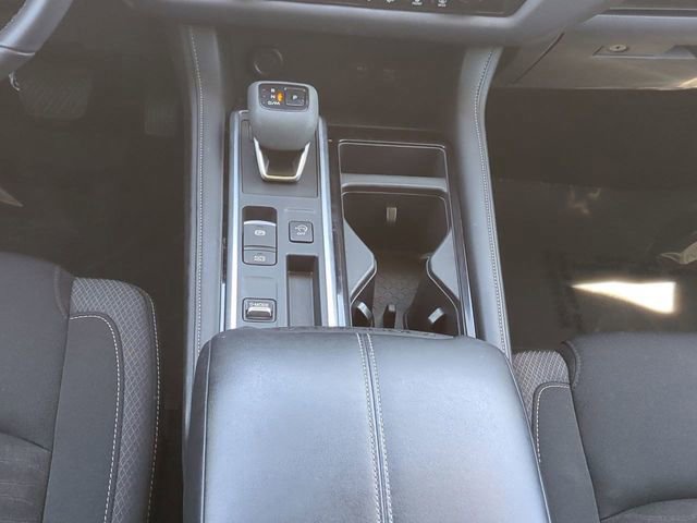 Used 2024 Nissan Pathfinder SV w/ Black Appearance Package image 19