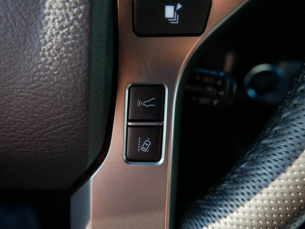 Used 2019 Toyota Tacoma Limited AWD/4WD image 24