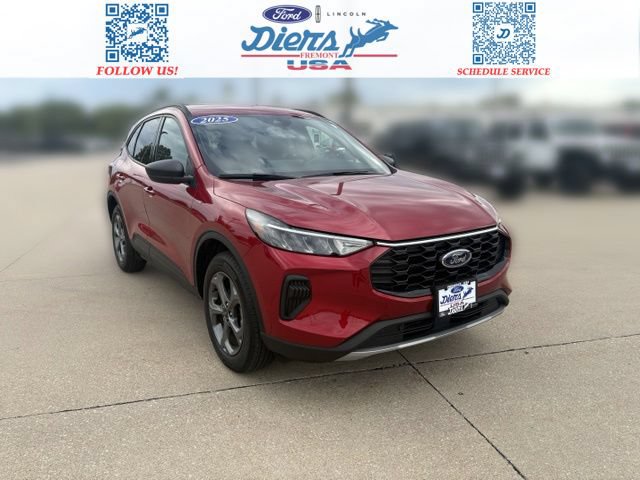 Certified 2025 Ford Escape ST-Line w/ Tech Pack #1 AWD/4WD image 11