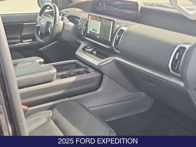 Certified 2025 Ford Expedition Platinum AWD/4WD image 23