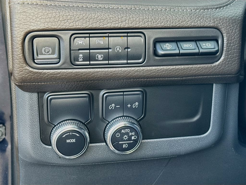Used 2023 GMC Yukon Denali RWD image 10