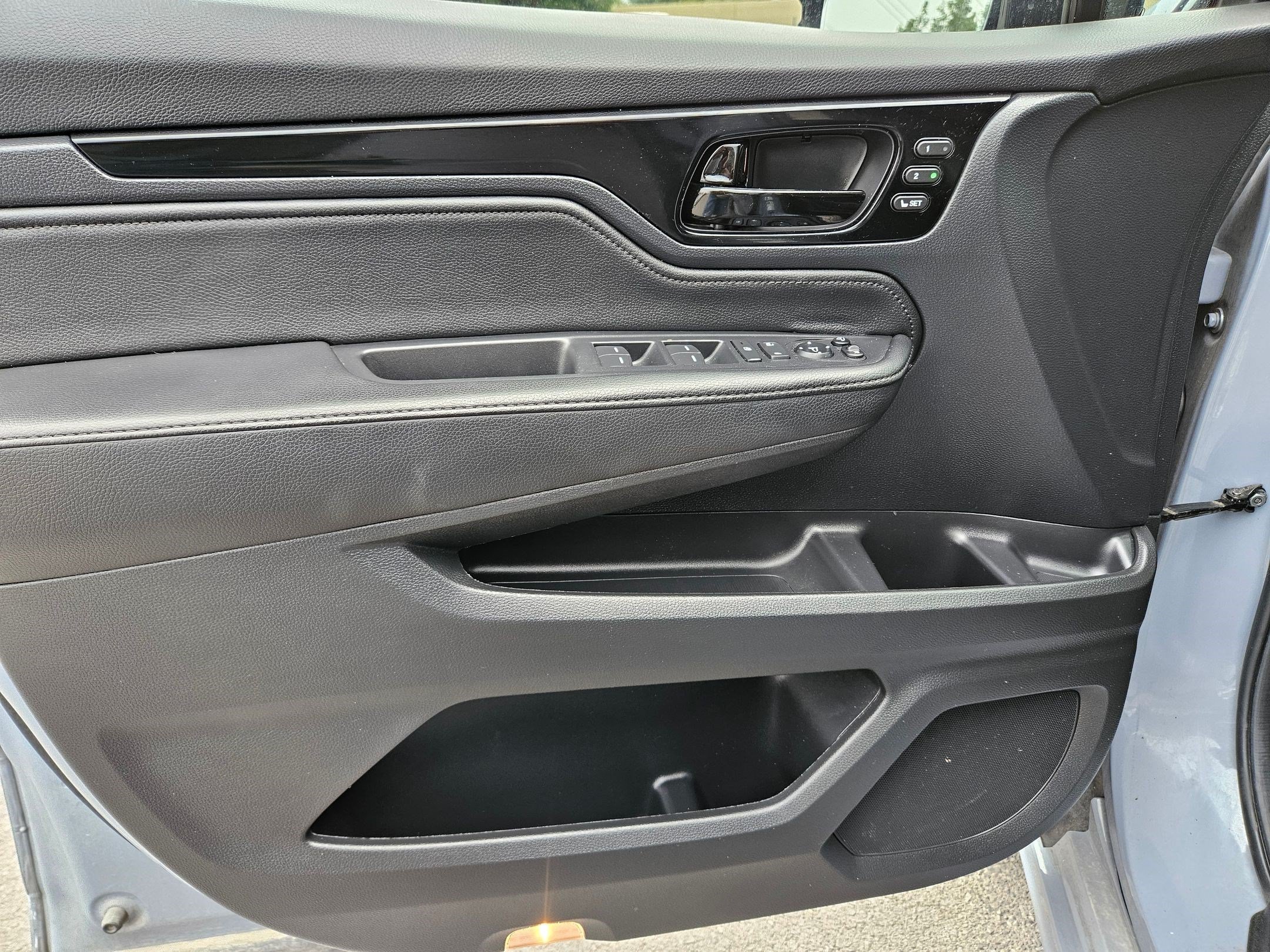 Used 2025 Honda Odyssey Elite image 14