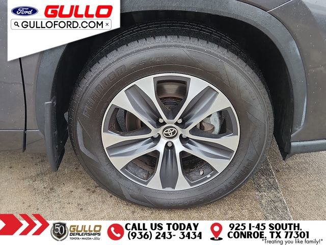 Used 2024 Toyota Highlander XLE AWD/4WD image 30