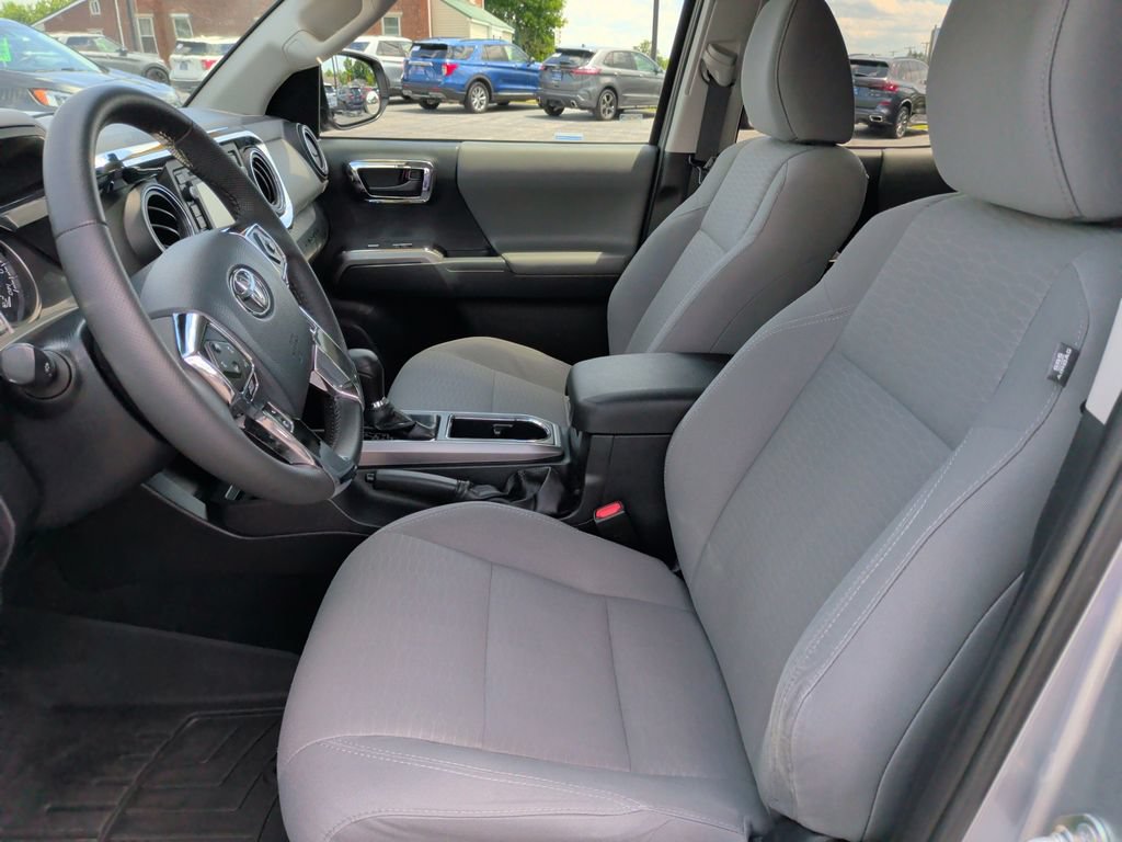 Used 2019 Toyota Tacoma SR5 AWD/4WD image 4