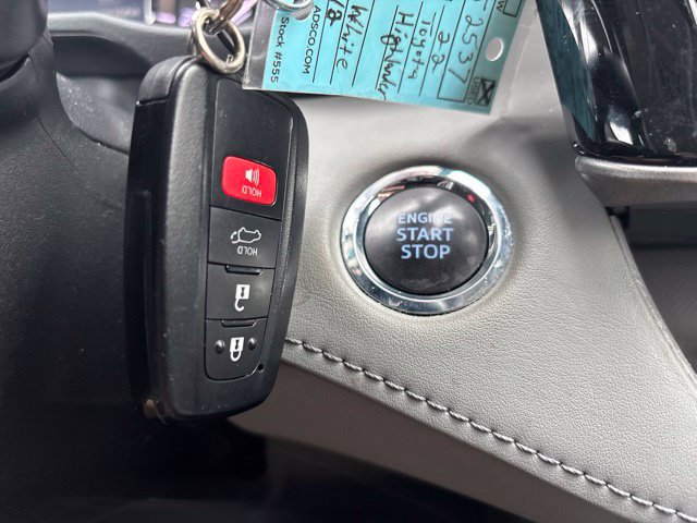 Used 2022 Toyota Highlander XLE AWD/4WD image 23