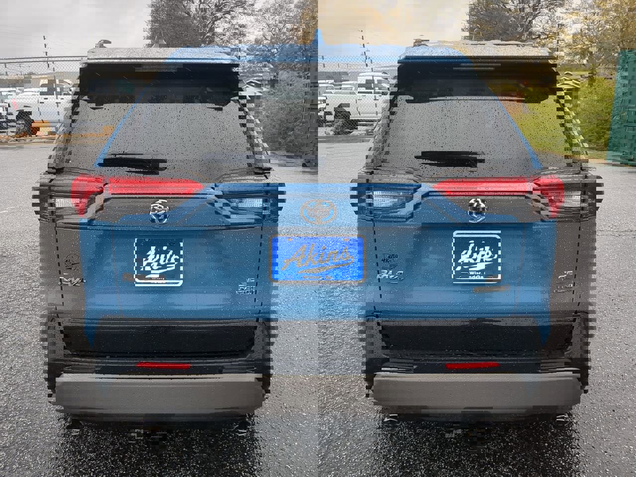 Used 2022 Toyota RAV4 SE w/ Convenience Package image 3