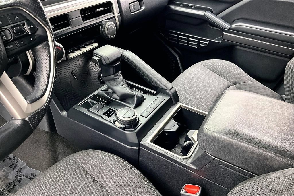 Used 2025 Toyota 4Runner SR5 AWD/4WD image 15