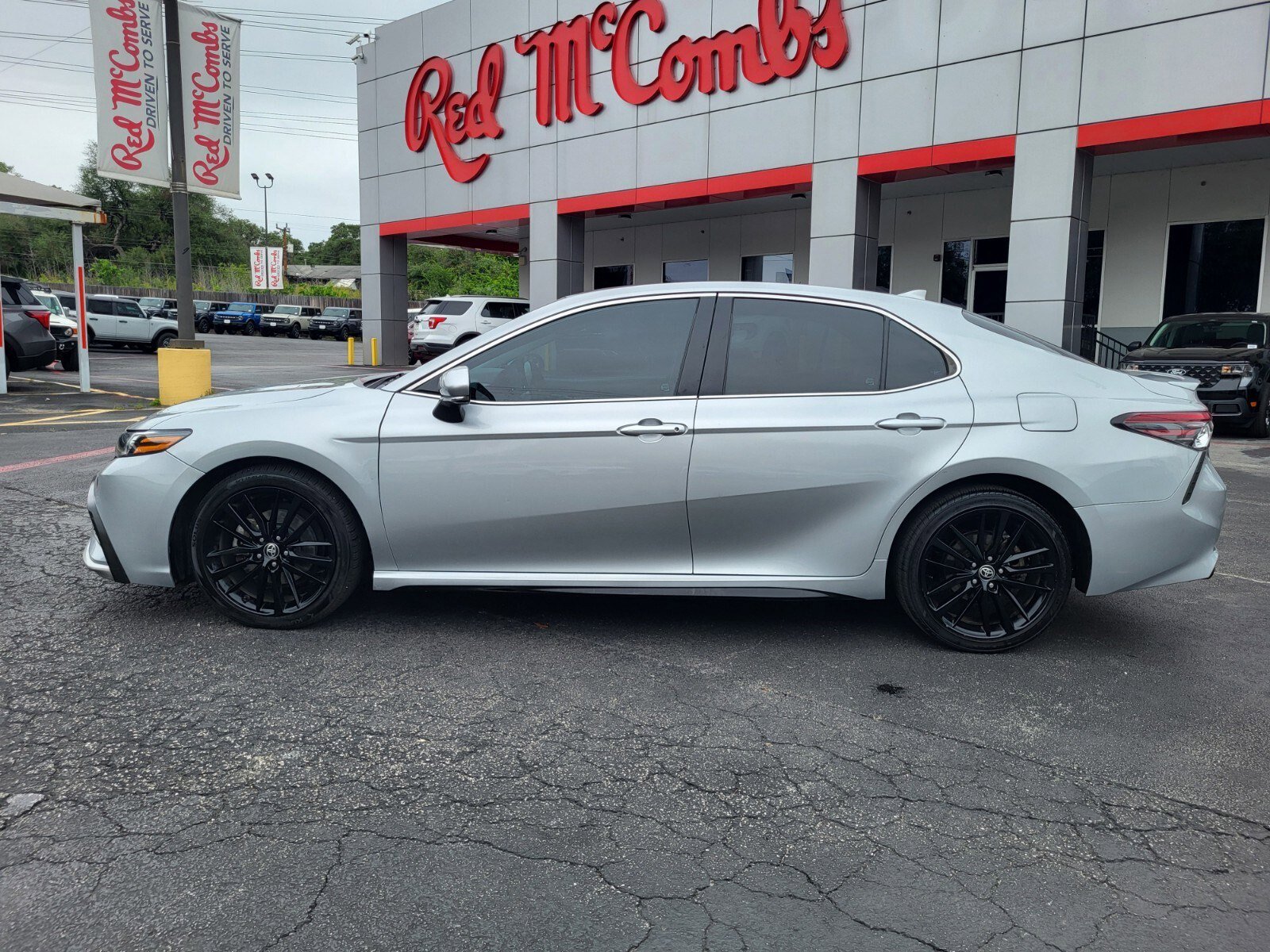 Used 2022 Toyota Camry XSE FWD image 2
