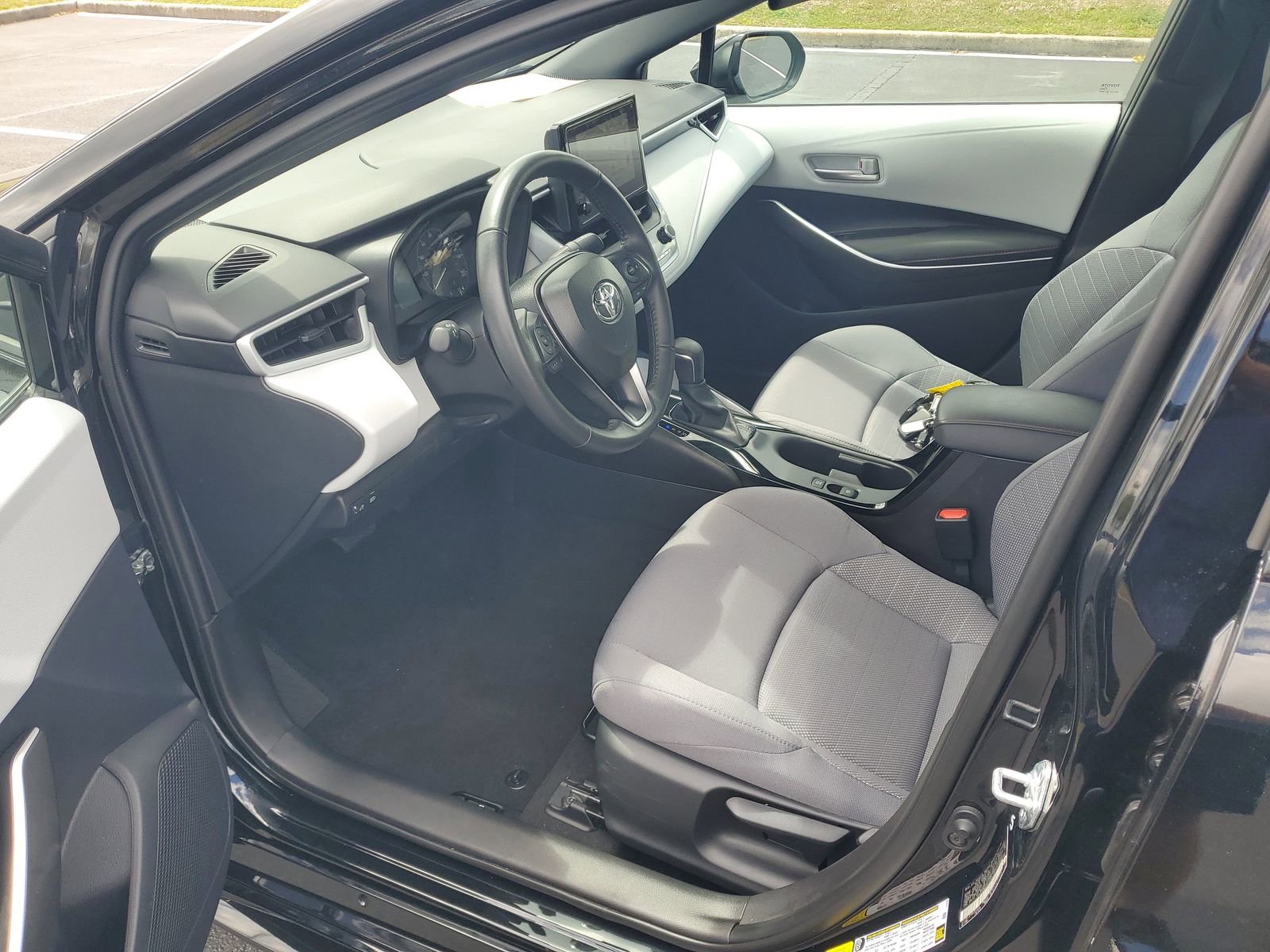 Used 2025 Toyota Corolla SE FWD image 16