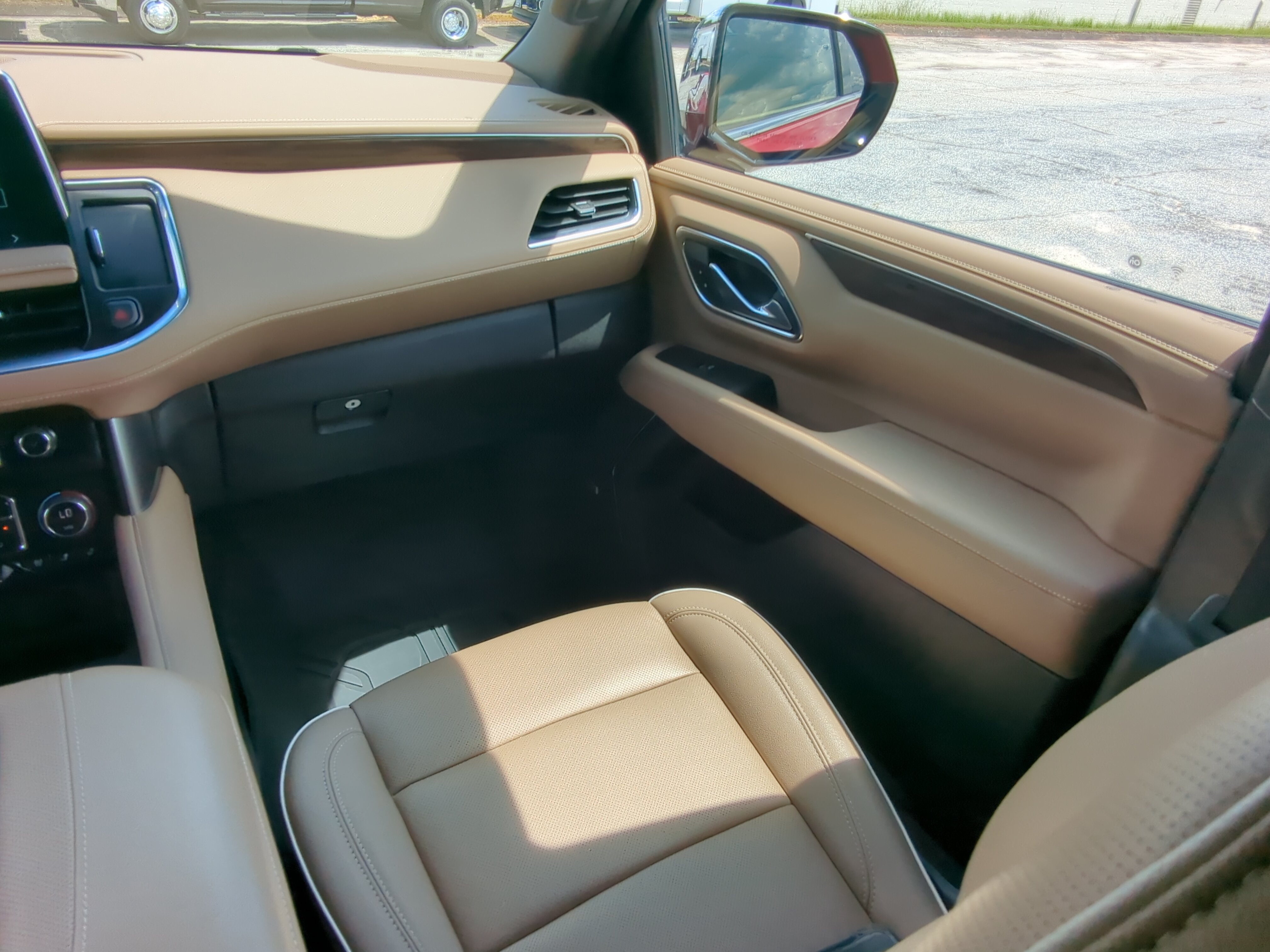 Used 2023 Chevrolet Tahoe Premier AWD/4WD image 14