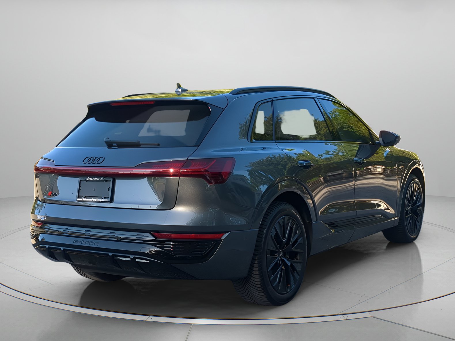 Used 2024 Audi Q8 e-tron Prestige AWD/4WD image 40