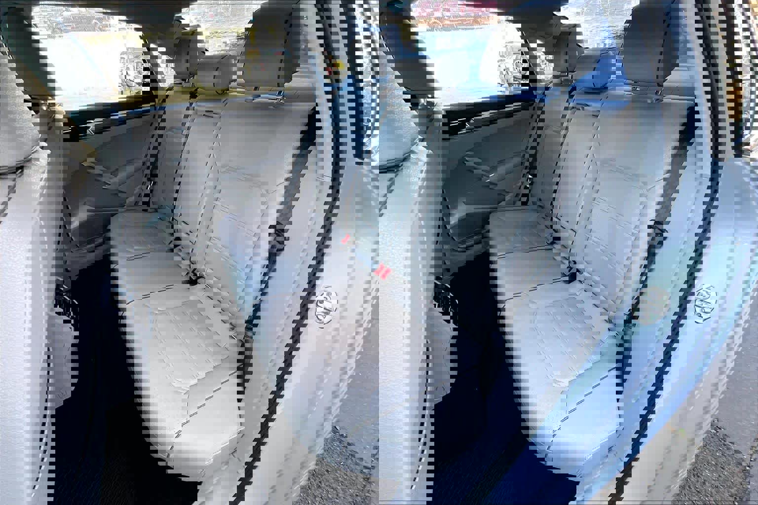 Used 2018 Volkswagen Passat 2.0T SE image 22