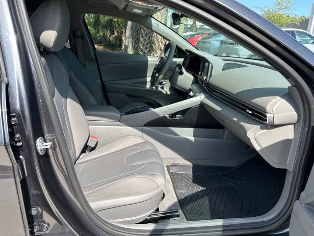 Used 2022 Hyundai Elantra SEL FWD image 15