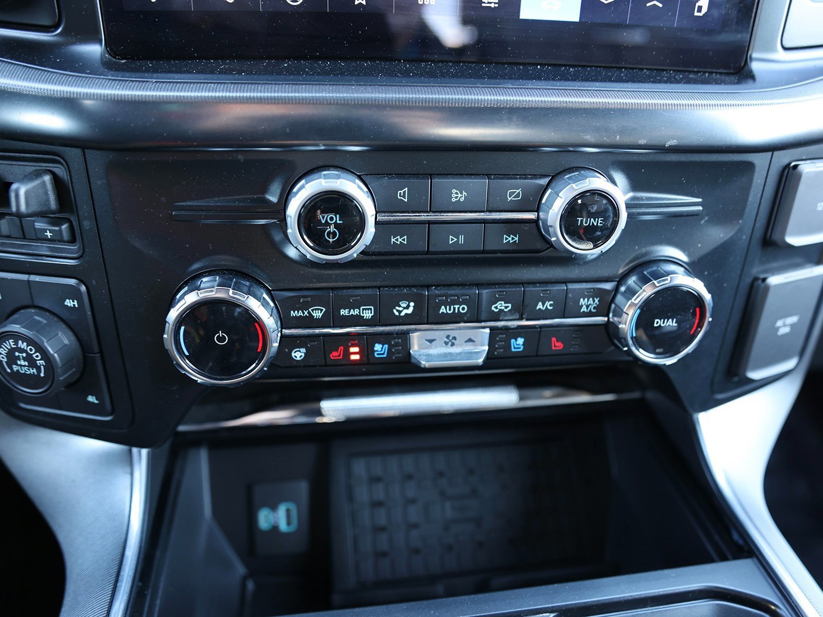 Certified 2024 Ford F150 Platinum w/ Equipment Group 702A High image 28