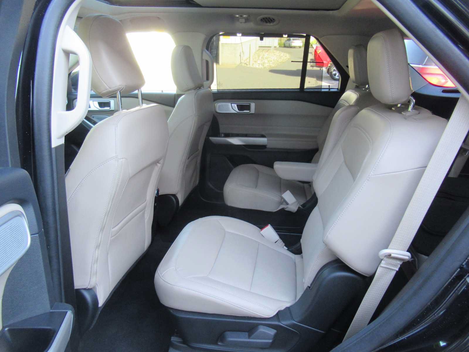 Certified 2023 Ford Explorer Limited w/ Limited Technology Package AWD/4WD image 16