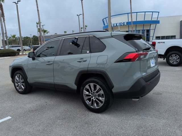 Used 2019 Toyota RAV4 XLE Premium w/ Cold Weather Package FWD image 6