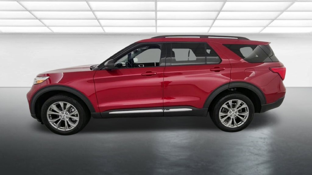 Certified 2022 Ford Explorer XLT w/ Equipment Group 202A AWD/4WD image 5