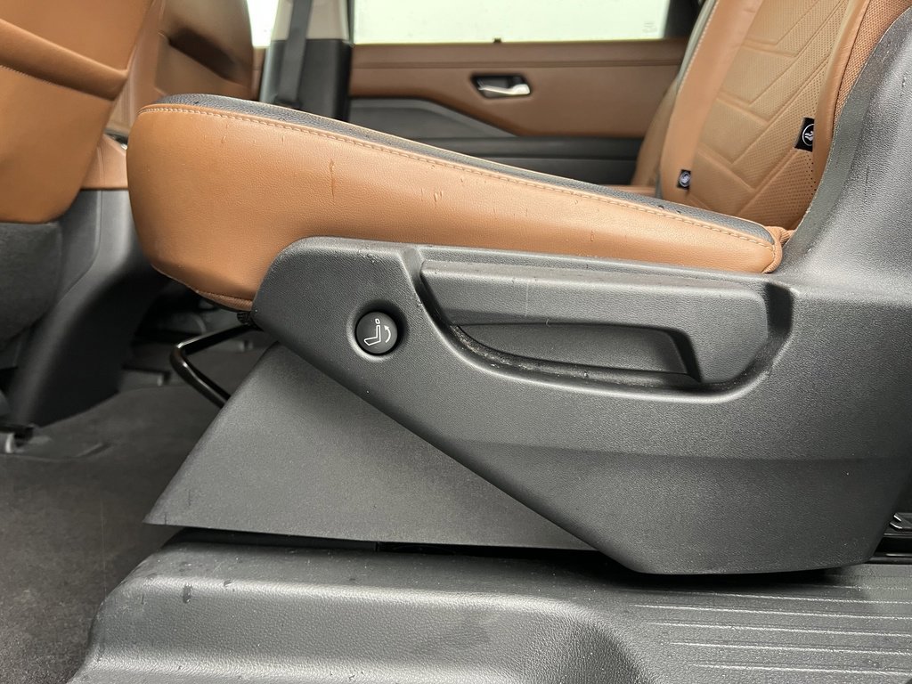 Used 2023 Nissan Pathfinder Platinum image 30