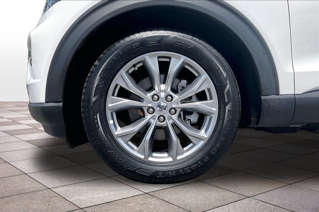 Certified 2024 Ford Explorer XLT w/ Equipment Group 202A RWD image 9
