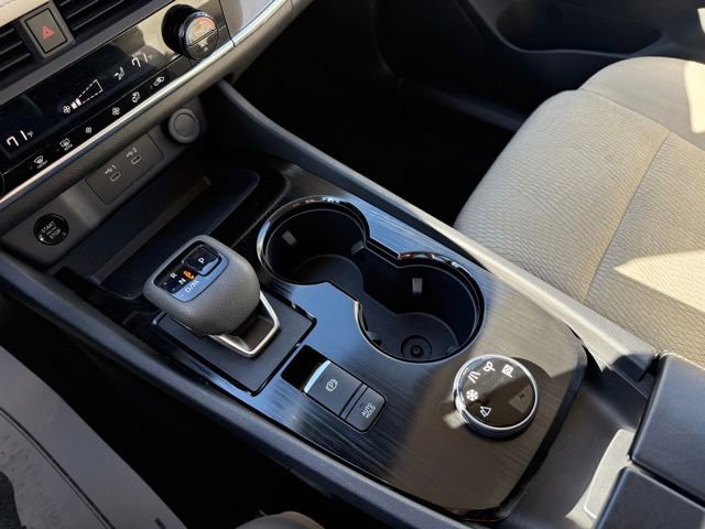 Used 2025 Nissan Rogue SV AWD/4WD image 28