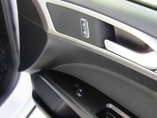 Certified 2017 Ford Fusion SE FWD image 11