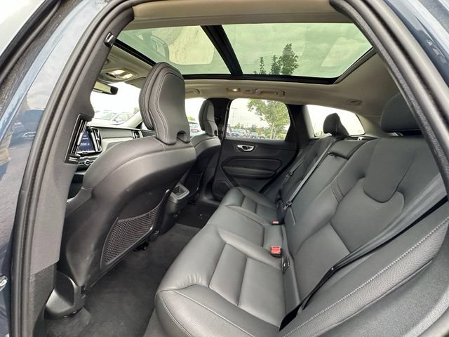 Used 2025 Volvo XC60 B5 Plus AWD/4WD image 14