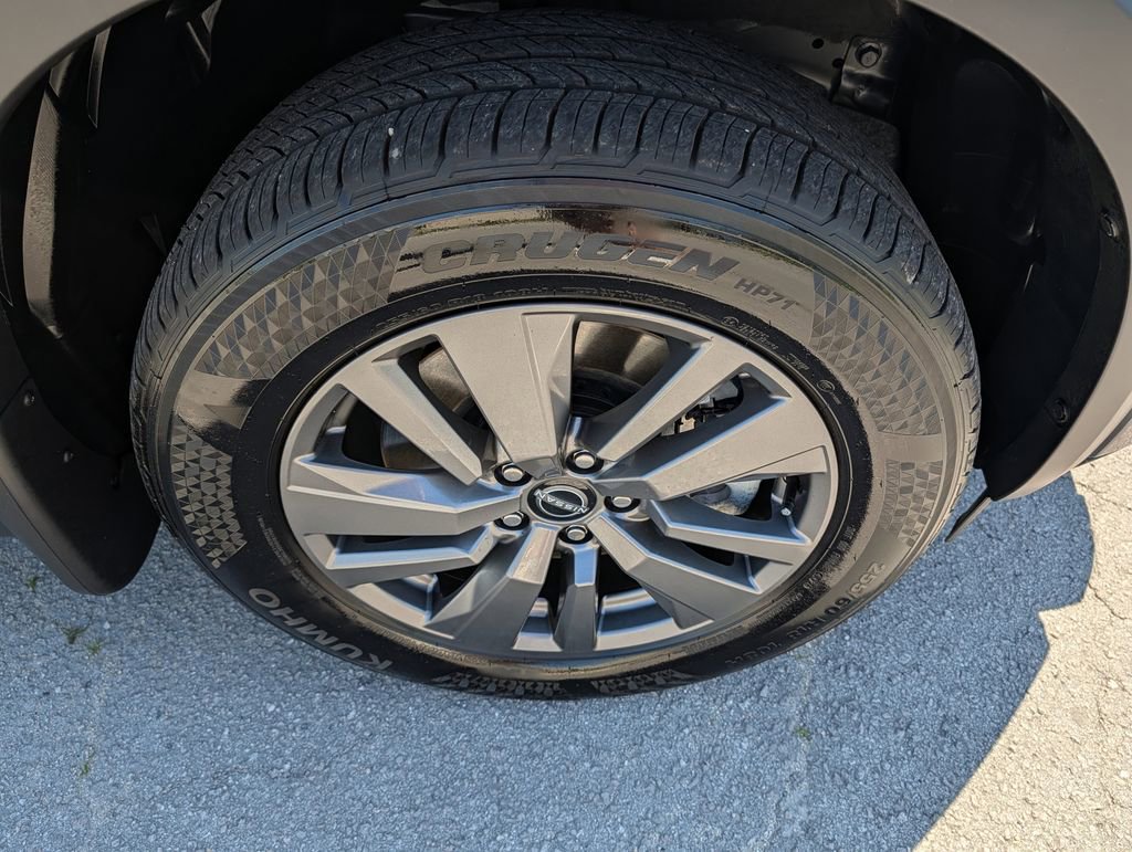 Used 2025 Nissan Pathfinder SV FWD image 31