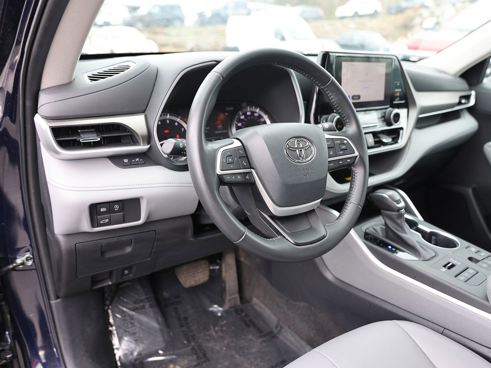 Used 2023 Toyota Highlander XLE AWD/4WD image 16