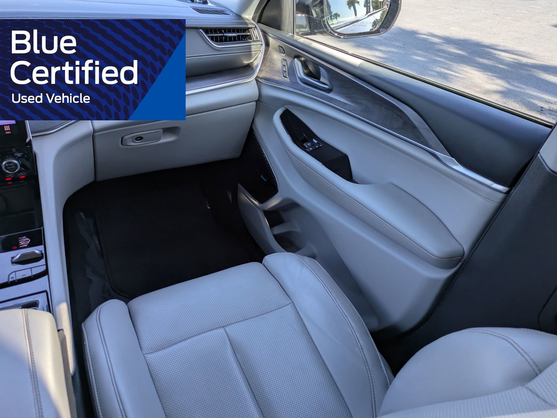 Used 2022 Jeep Grand Cherokee Overland w/ Luxury Tech Group IV AWD/4WD image 20