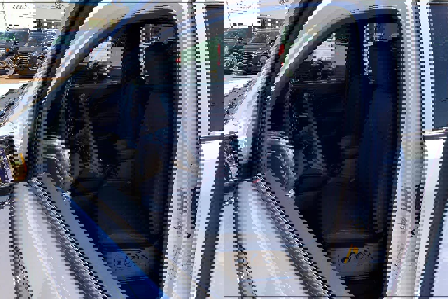 Used 2024 Chevrolet Colorado Trail Boss w/ Technology Package image 10