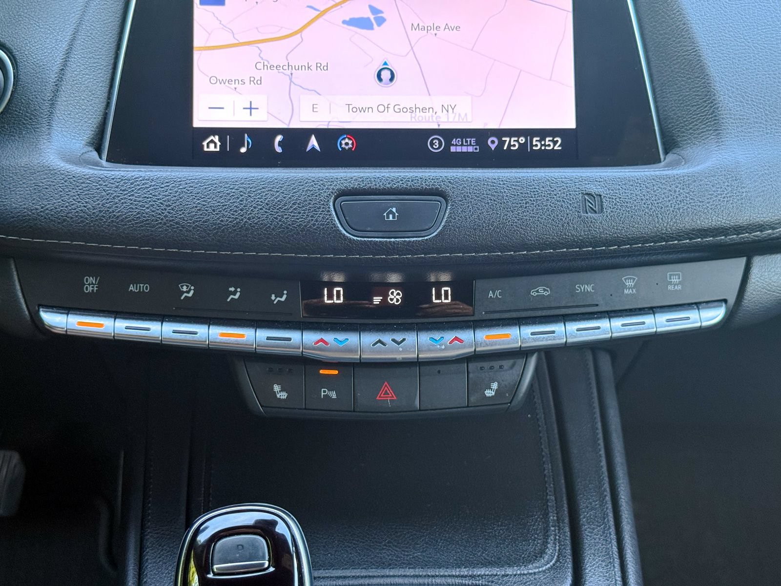 Used 2020 Cadillac XT4 Premium Luxury w/ Cold Weather Package AWD/4WD image 27