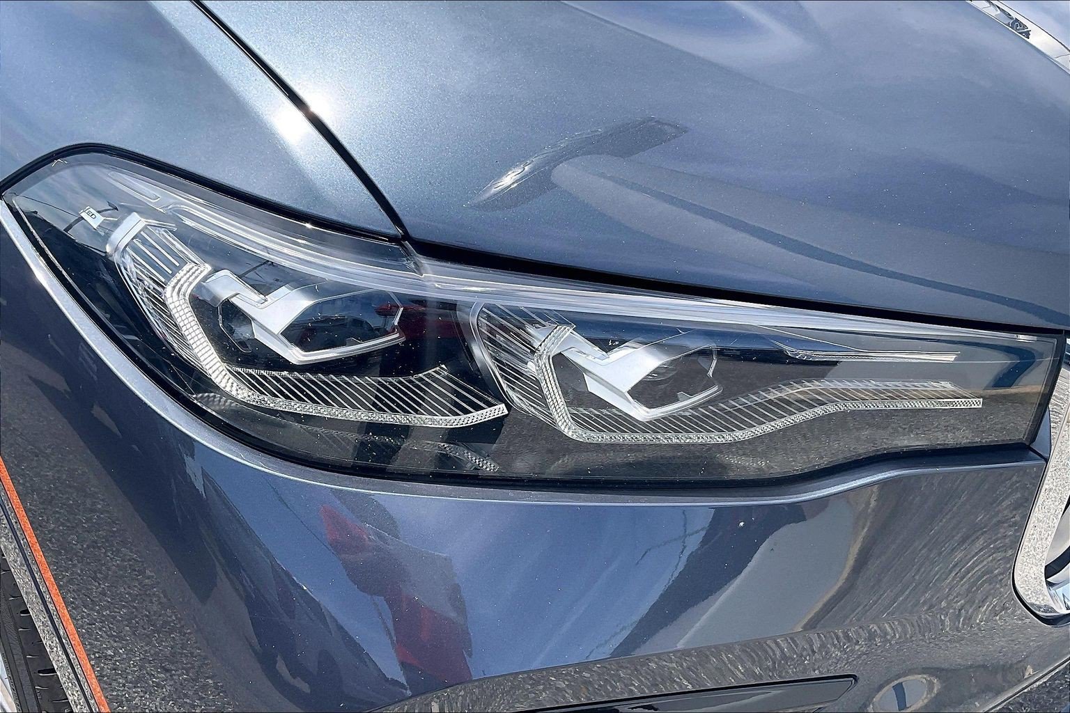 Used 2022 BMW X7 xDrive40i w/ M Sport Package AWD/4WD image 28