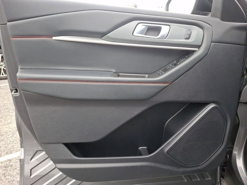 Certified 2025 Ford Explorer ST-Line w/ ST-Line Street Pack AWD/4WD image 12