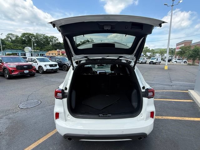 Certified 2024 Ford Escape ST-Line w/ Tech Pack #1 AWD/4WD image 9