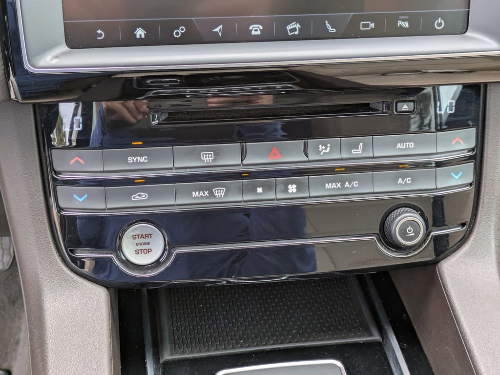 Used 2017 Jaguar F-PACE Prestige image 19