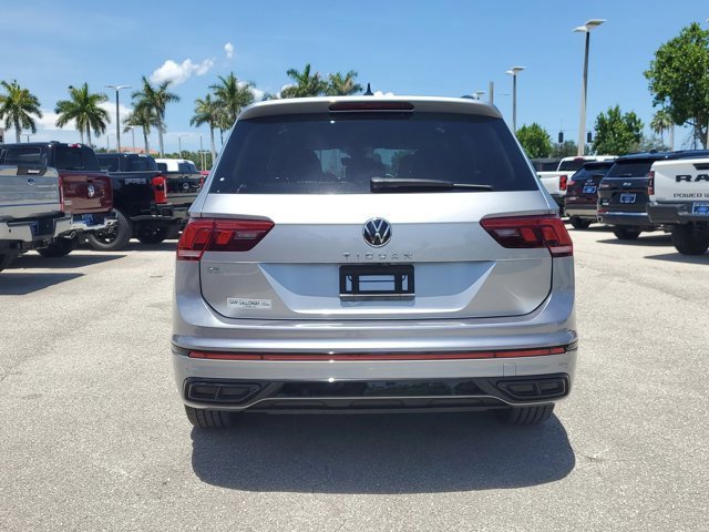 Used 2022 Volkswagen Tiguan SE R-Line image 3