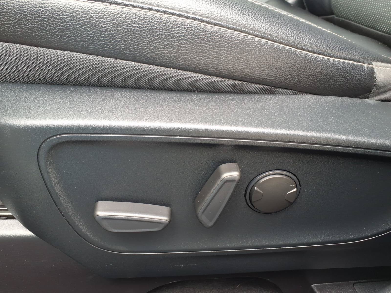 Certified 2020 Ford Escape Titanium AWD/4WD image 22