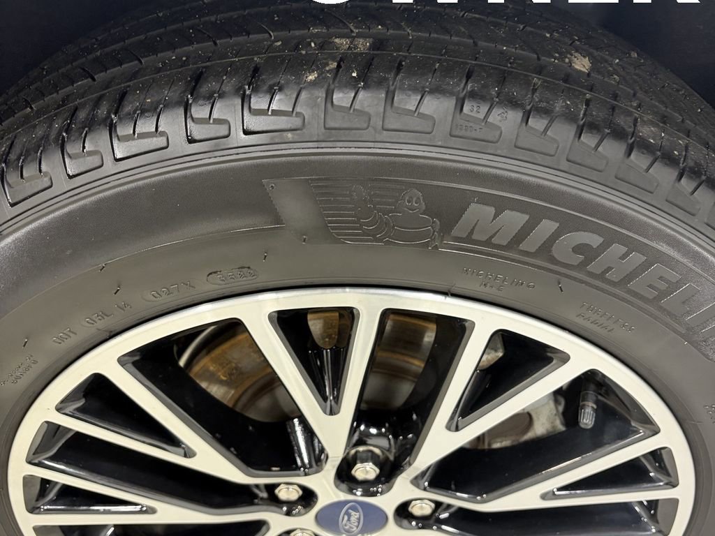 Certified 2022 Ford Escape Titanium w/ Class II Trailer Tow Package image 9