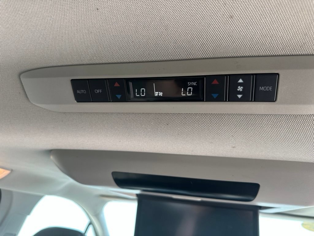 Used 2021 Toyota Sienna XLE w/ XLE Plus Package FWD image 34