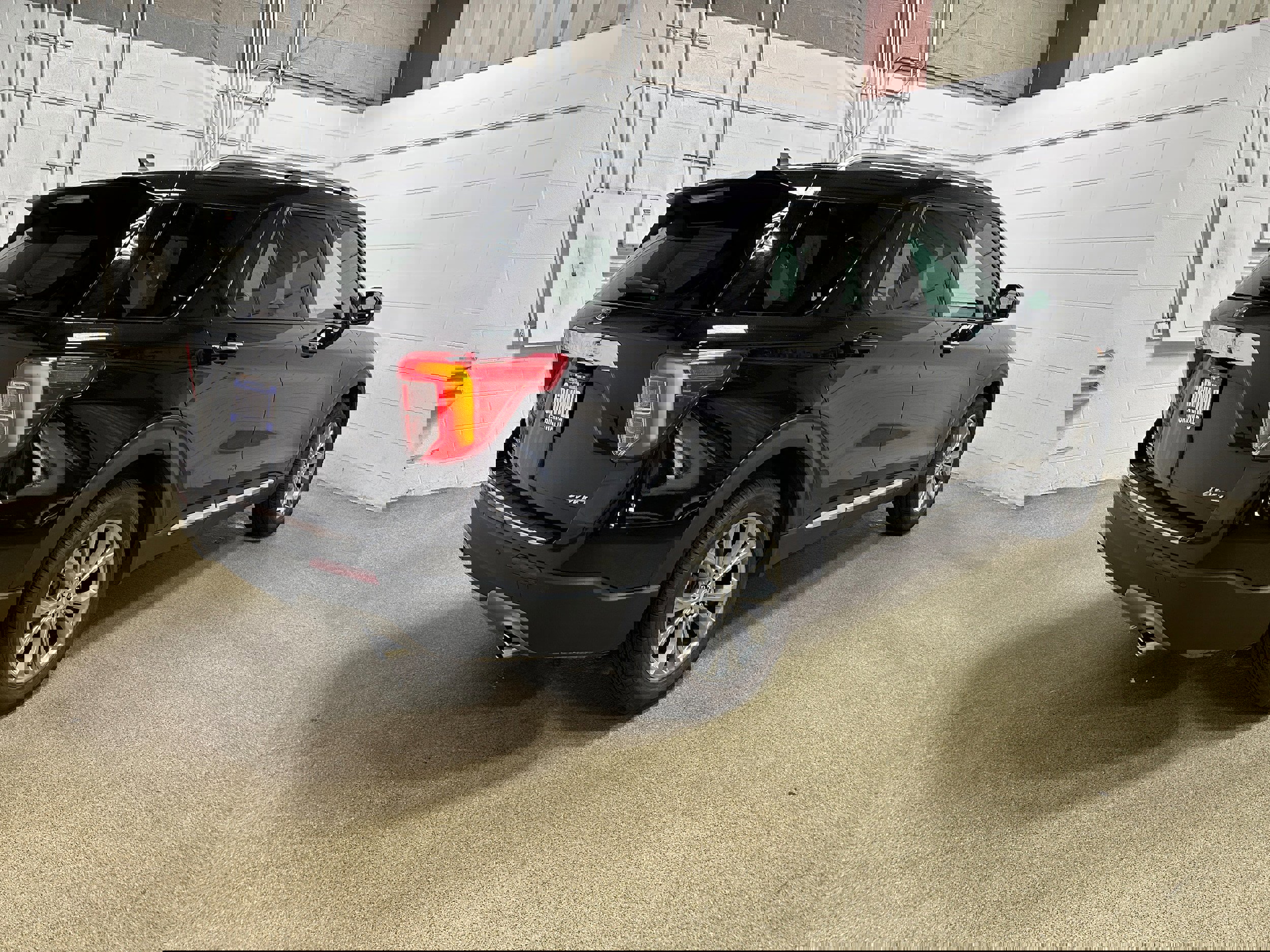 Certified 2023 Ford Explorer Limited w/ Equipment Group 301A image 3