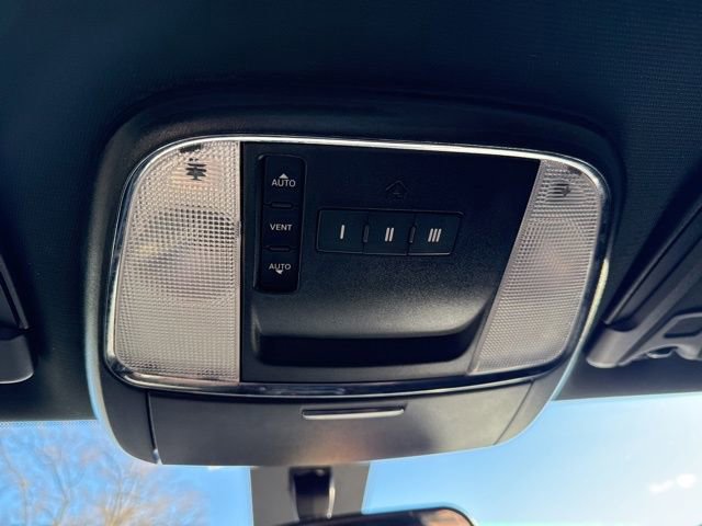 Used 2019 Dodge Charger SXT image 24