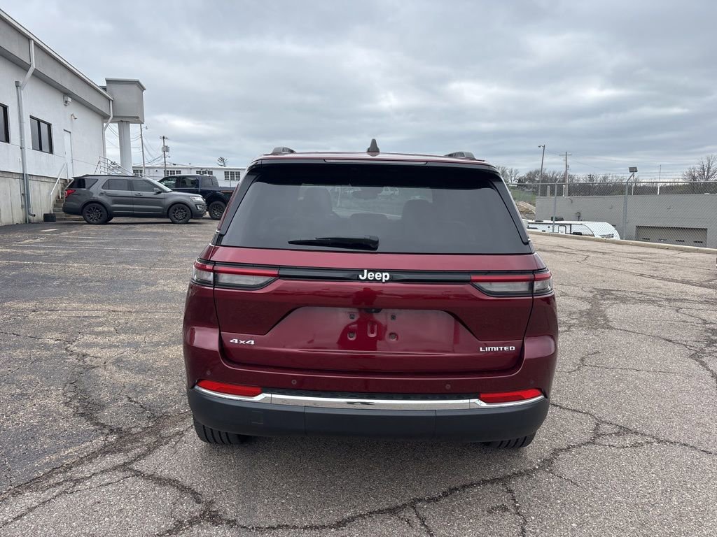Used 2024 Jeep Grand Cherokee Limited image 3