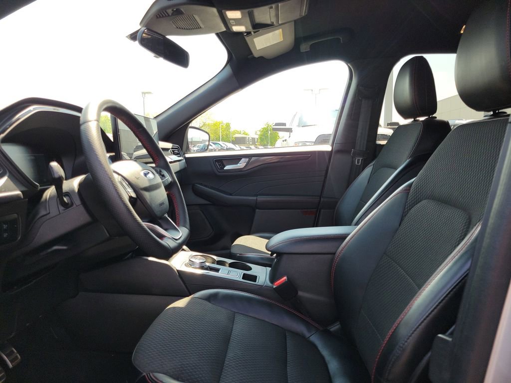 Certified 2023 Ford Escape ST-Line w/ Tech Pack #1 AWD/4WD image 17