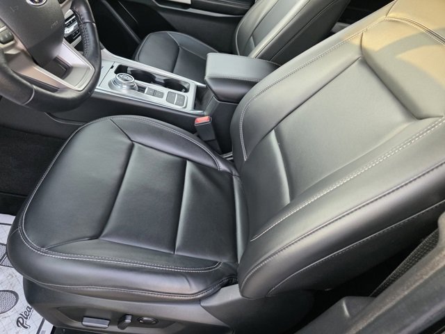 Certified 2022 Ford Explorer XLT w/ Equipment Group 202A image 17