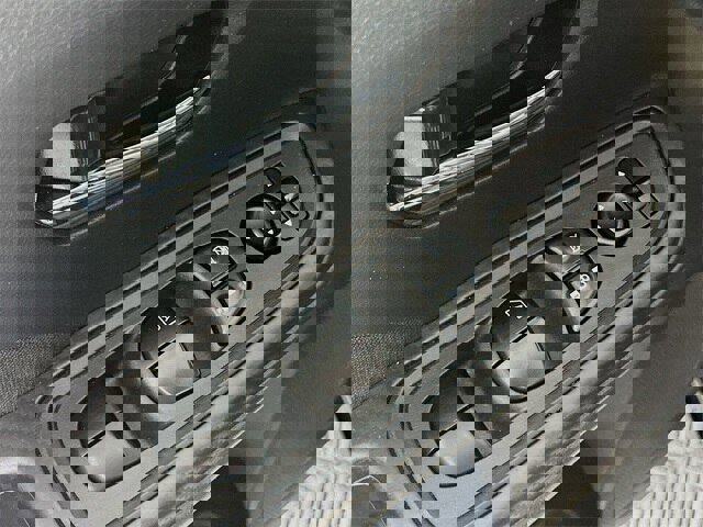 Used 2021 Nissan Versa SV image 9