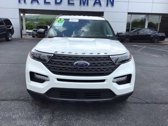 Certified 2023 Ford Explorer XLT w/ Equipment Group 202A AWD/4WD image 3