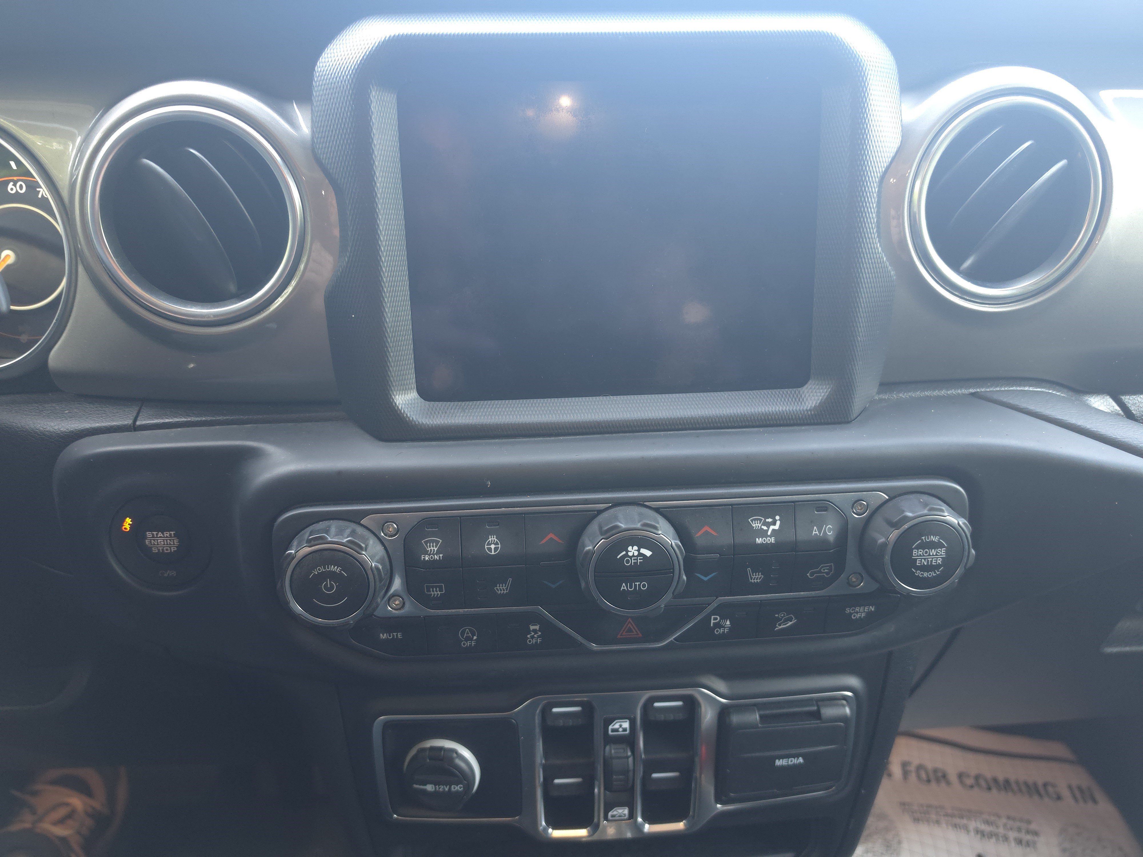 Used 2020 Jeep Wrangler Unlimited Sahara AWD/4WD image 13
