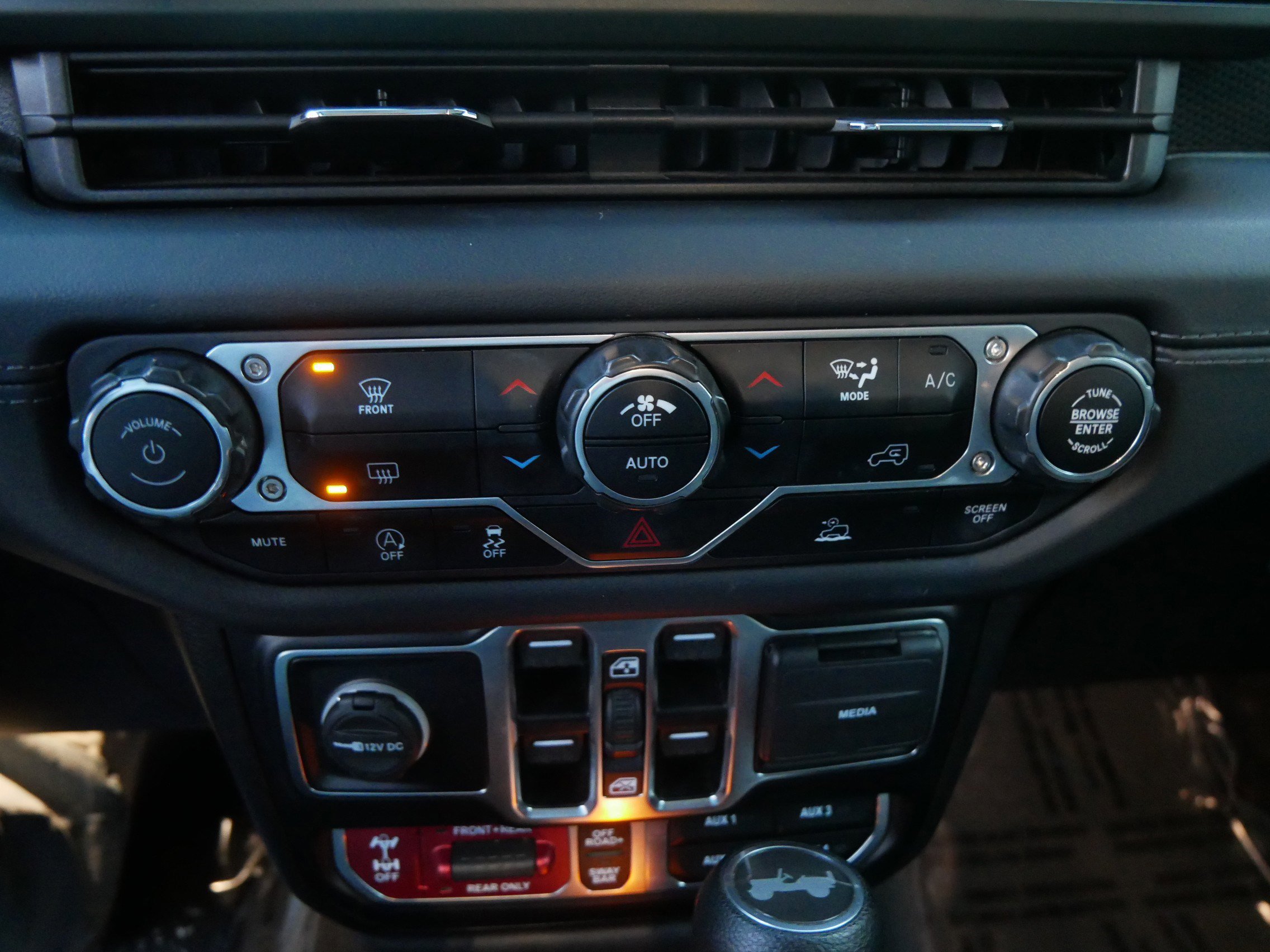 Used 2024 Jeep Wrangler Rubicon image 21